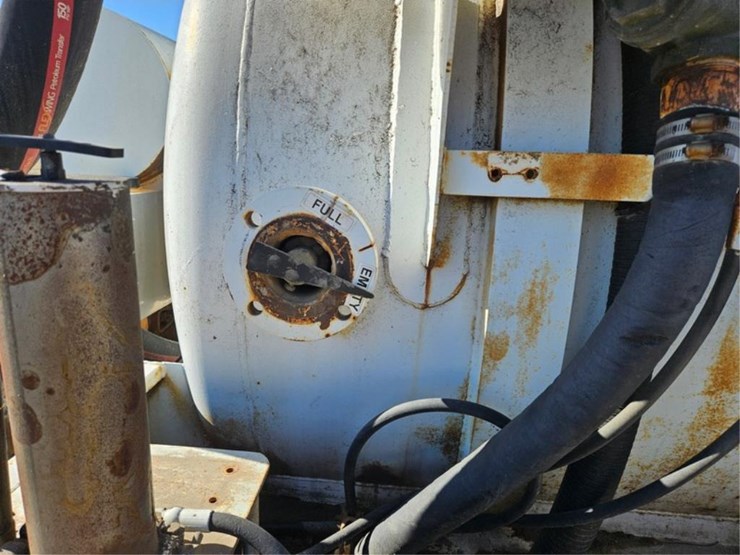 #3272-•-1983-presvac-systems-sewer-vac-image-24