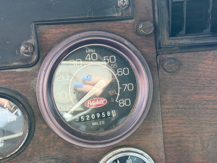 peterbilt-357-image-29