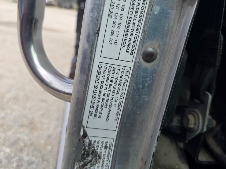 2003-peterbilt-320-image-41