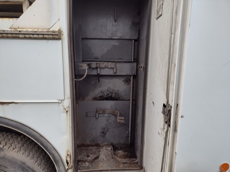 freightliner-fl70-image-27