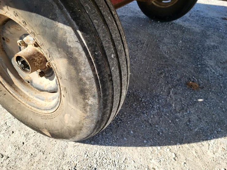 hay-wagon-w/running-gear-image-13