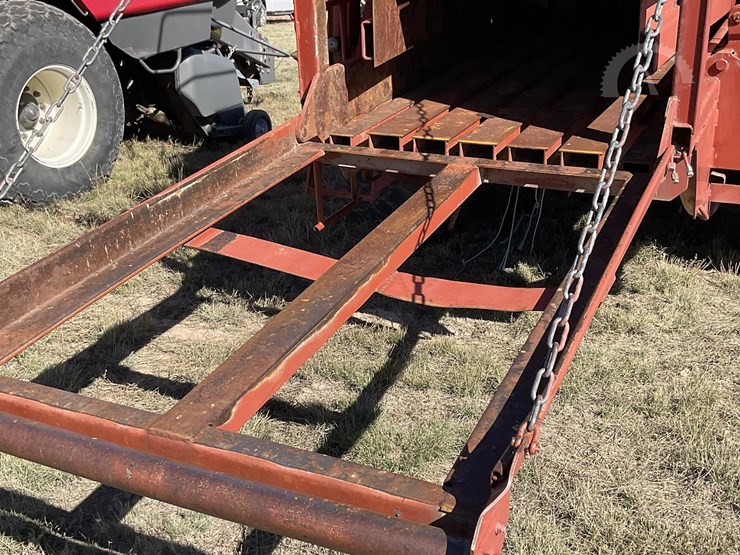 1980-hesston-4900-image-21