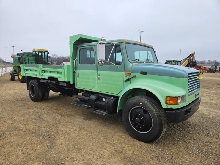 international-4900-image-7