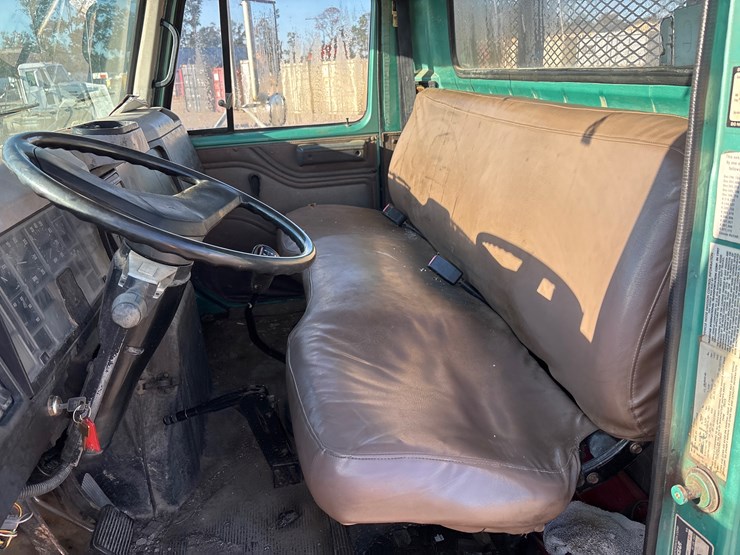 international-4700-image-8