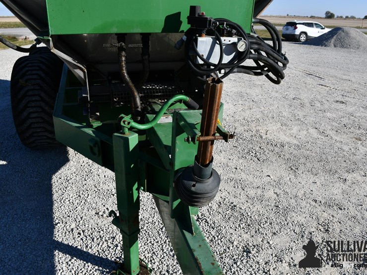 bbi-magnaspread-pull-type-spreader-image-10