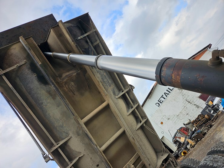 freightliner-columbia-112-image-37