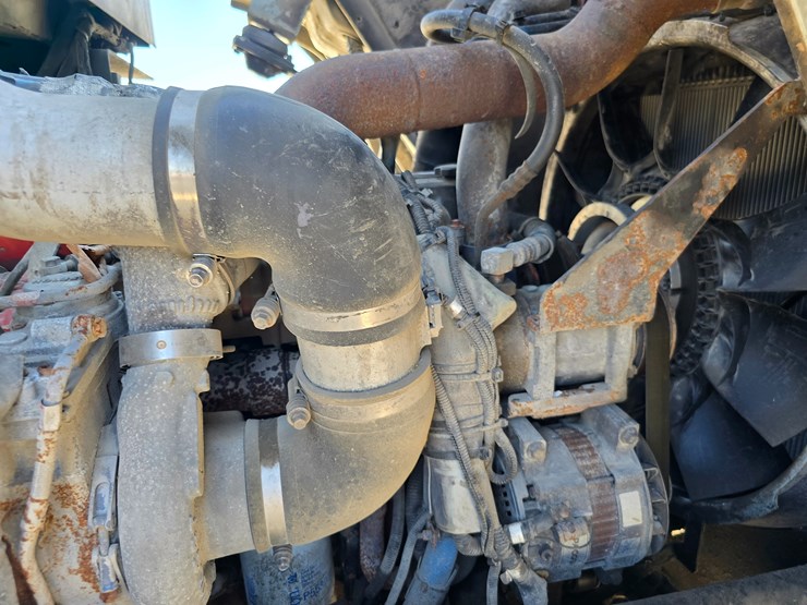 2013-peterbilt-320-image-63