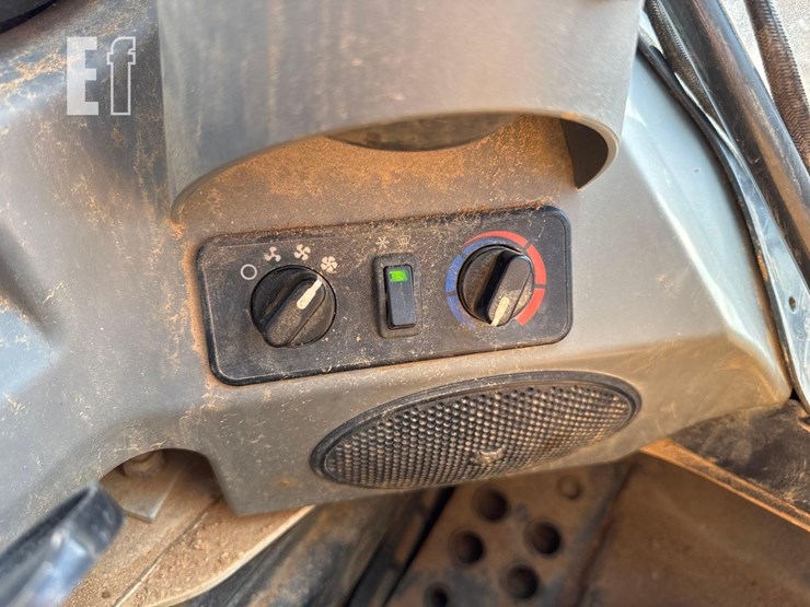 2022-bobcat-t740-image-26