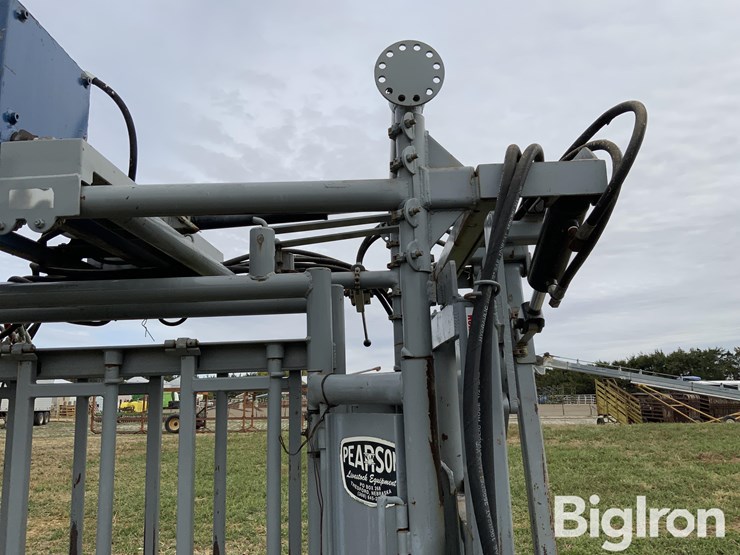 pearson-portable-hydraulic-squeeze-chute-image-16