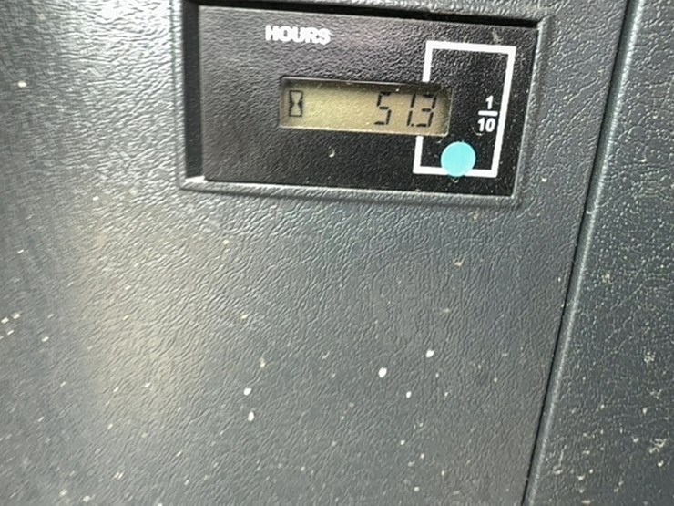 new-holland-e60c-image-8