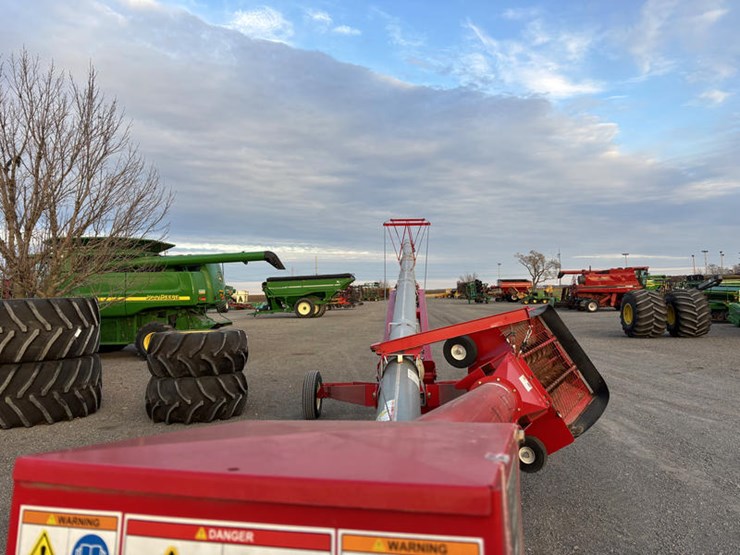 #10992-•-10x63-swing-away-auger-image-4