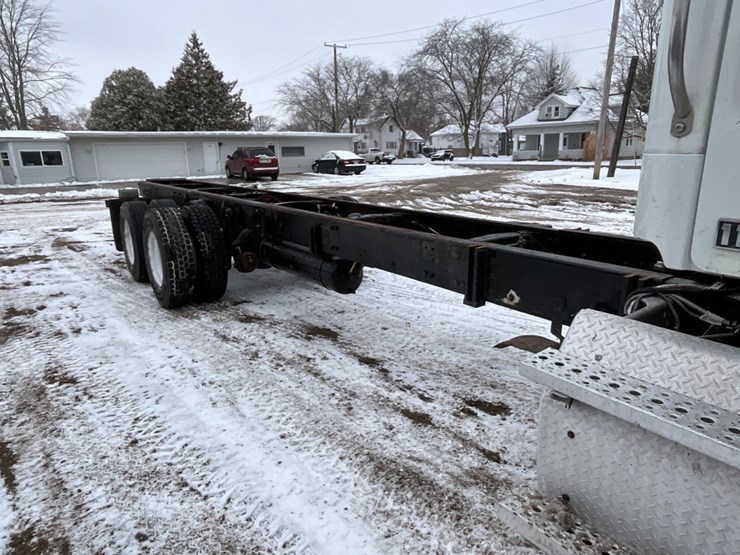 freightliner-114sd-image-7