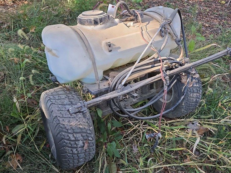 pull-type-sprayer-with-pump,-3ft-boom-and-wand,-15gal-tank-image-4