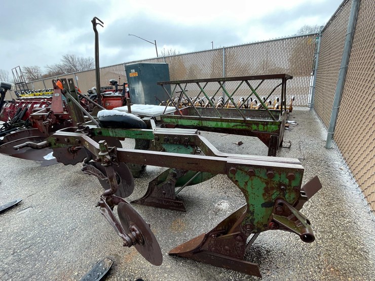 #6108-•-j.d-f313-plow-(o12)-image-3