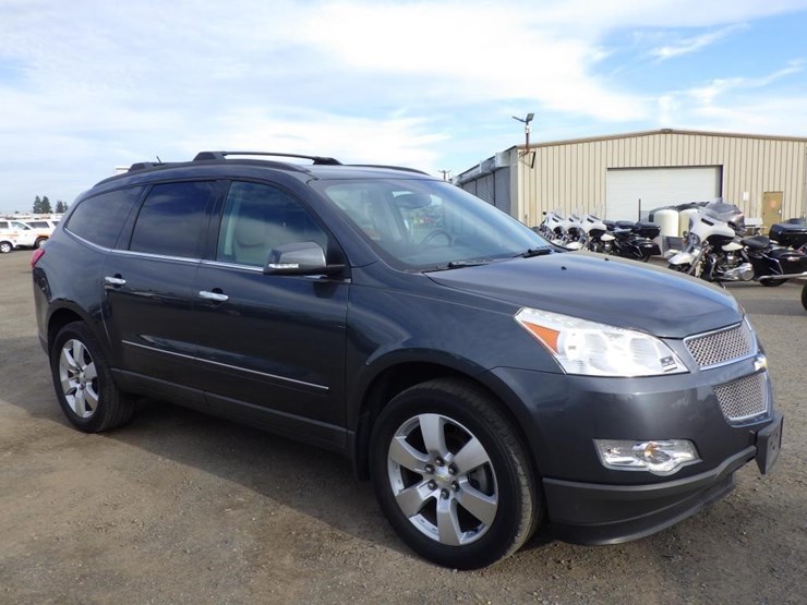 2010-chevrolet-traverse-image-2