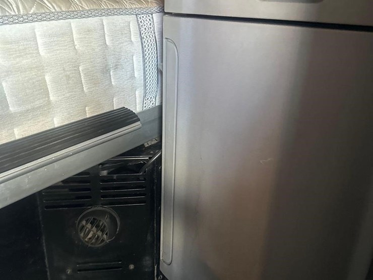 2016-peterbilt-579-image-30