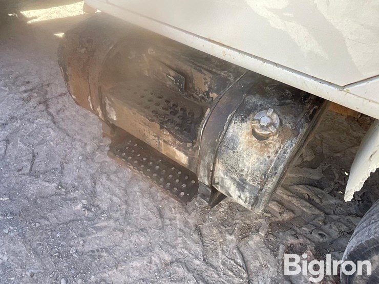 international-4700-image-10