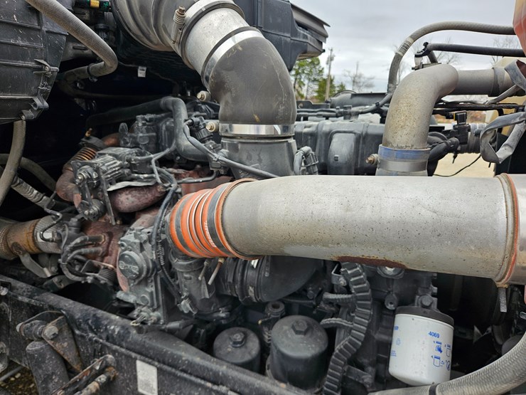 peterbilt-579-image-45