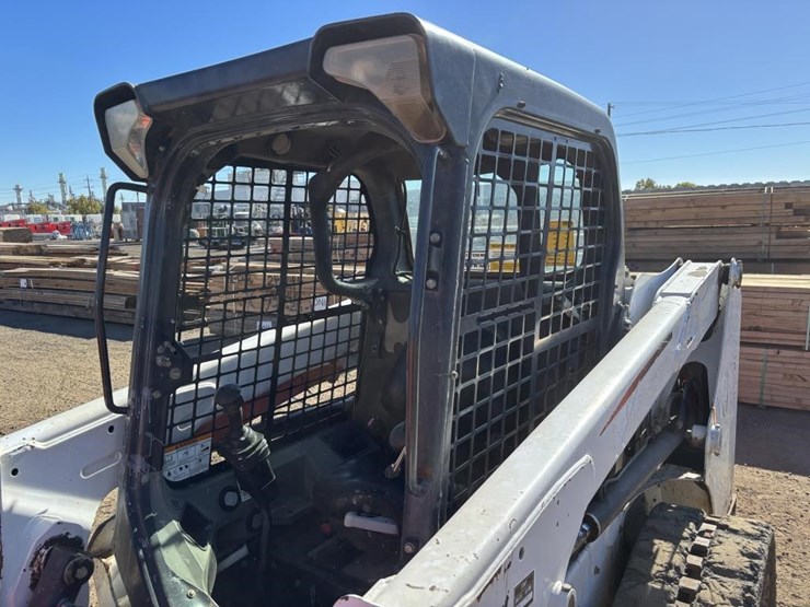 2013-bobcat-t550-image-21