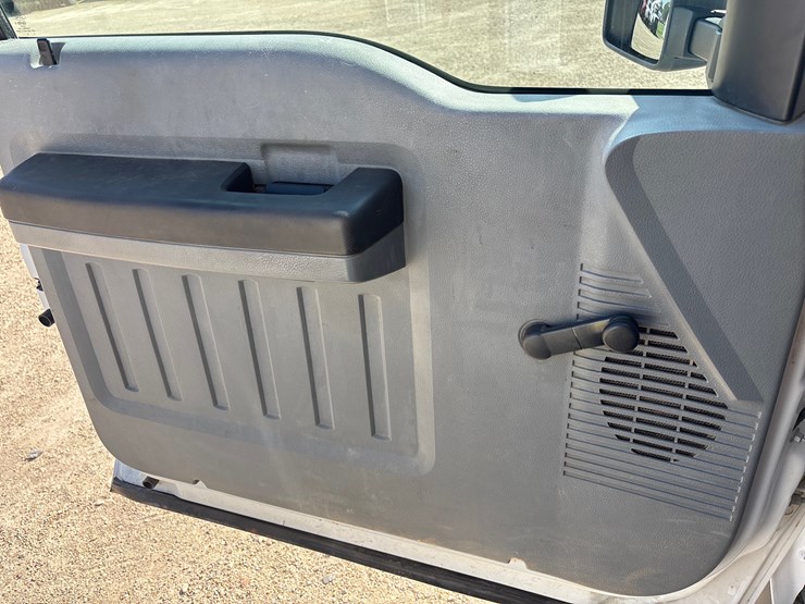 2015-ford-f550-image-15