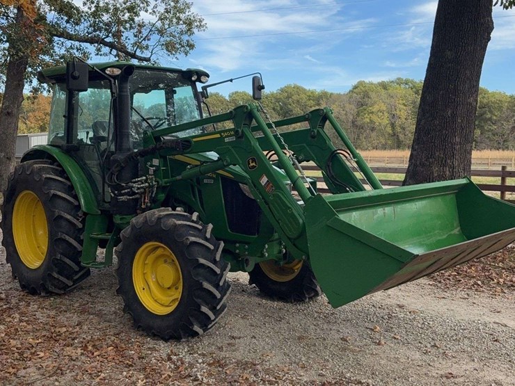 2023-john-deere-5120m-image-1