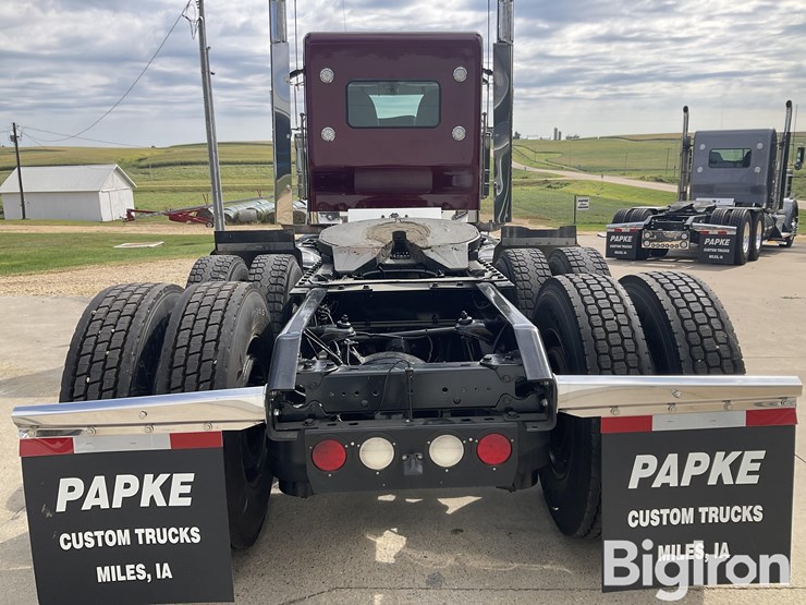 2017-kenworth-w900l-image-6