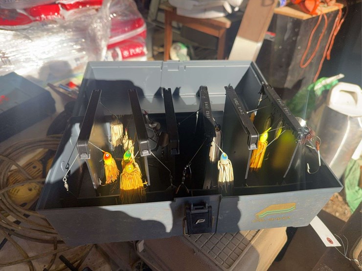 tackle-boxes-with-lures-image-2