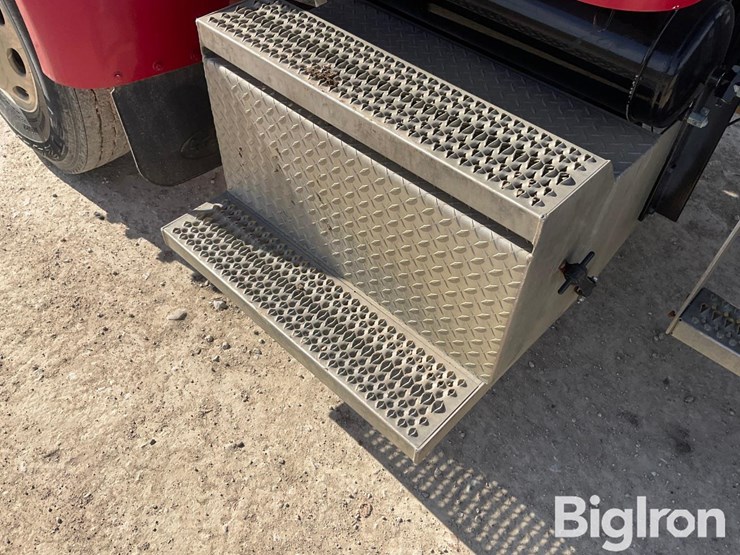 2004-peterbilt-330-image-14