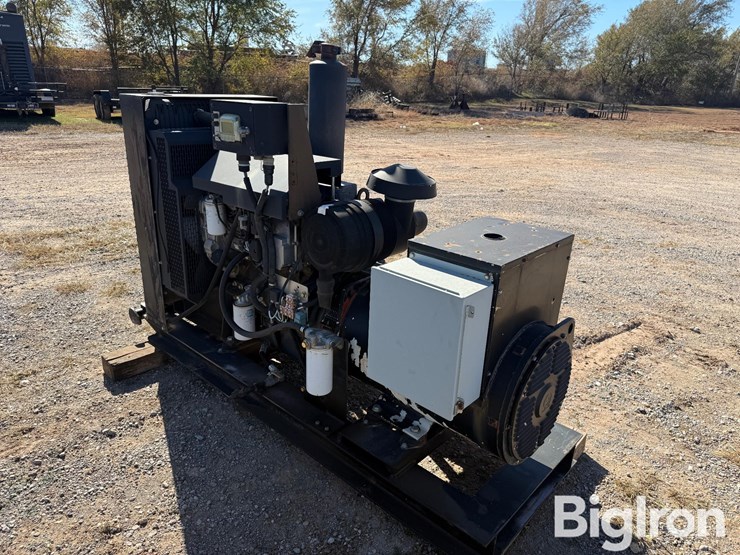 marathon-magnaplus-100kw-skid-mounted-diesel-generator-image-5