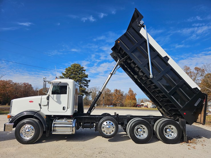 2009-peterbilt-365-image-30