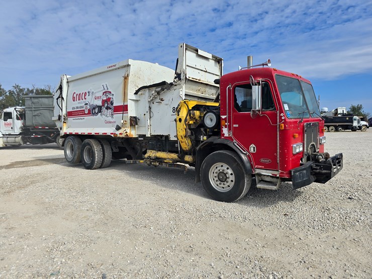 2003-peterbilt-320-image-38