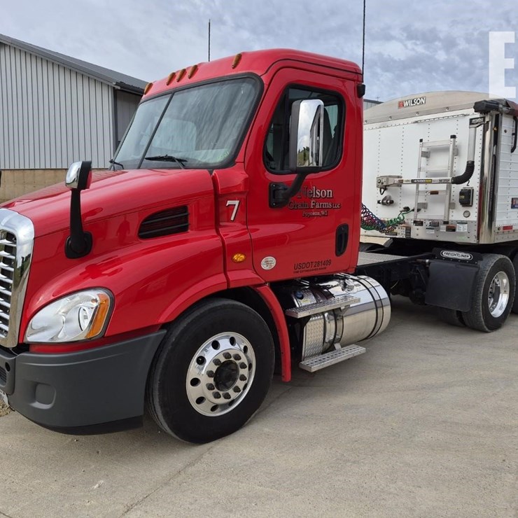 2018 FREIGHTLINER CASCADIA 113
