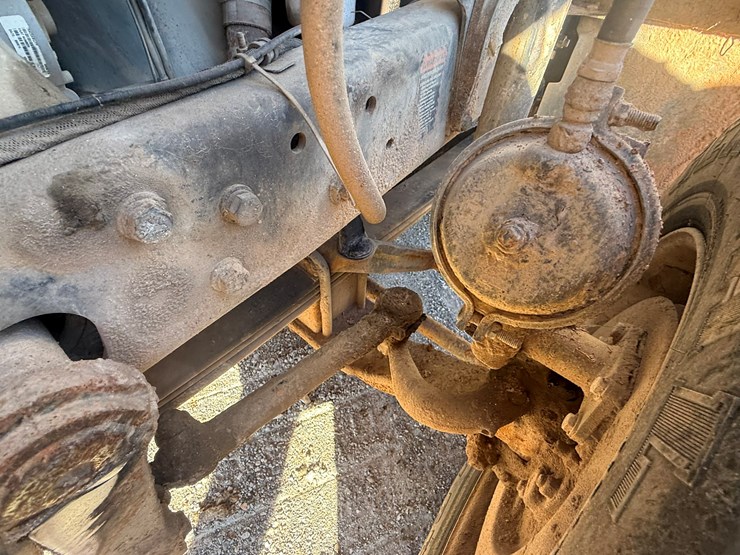 mack-r686st-image-33