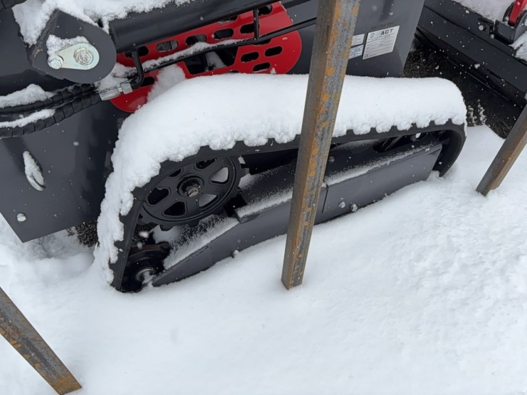 new-agt-ysrt14-mini-track-loader-image-4