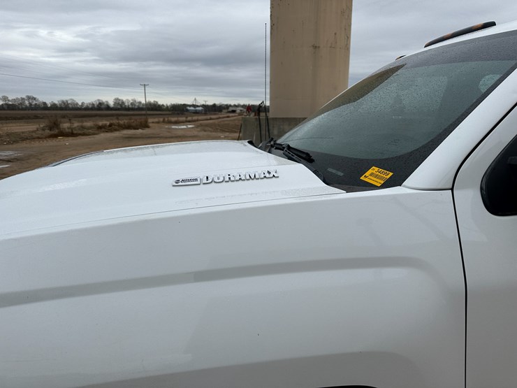 2017-chevrolet-3500hd-image-40