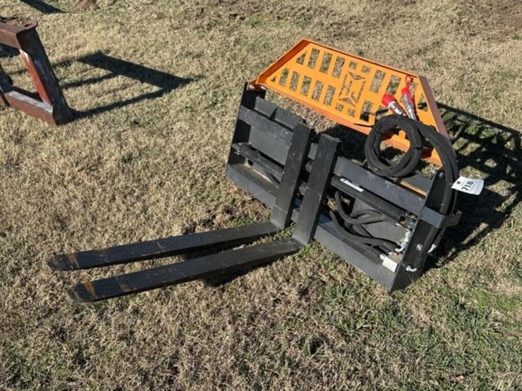 2025-wolverine-skid-steer-hydraulic-pallet-forks-image-1