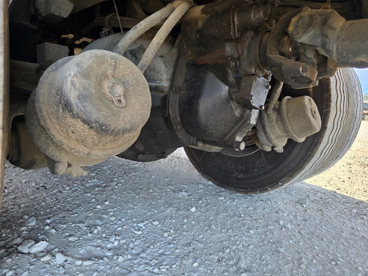 2003-peterbilt-320-image-98