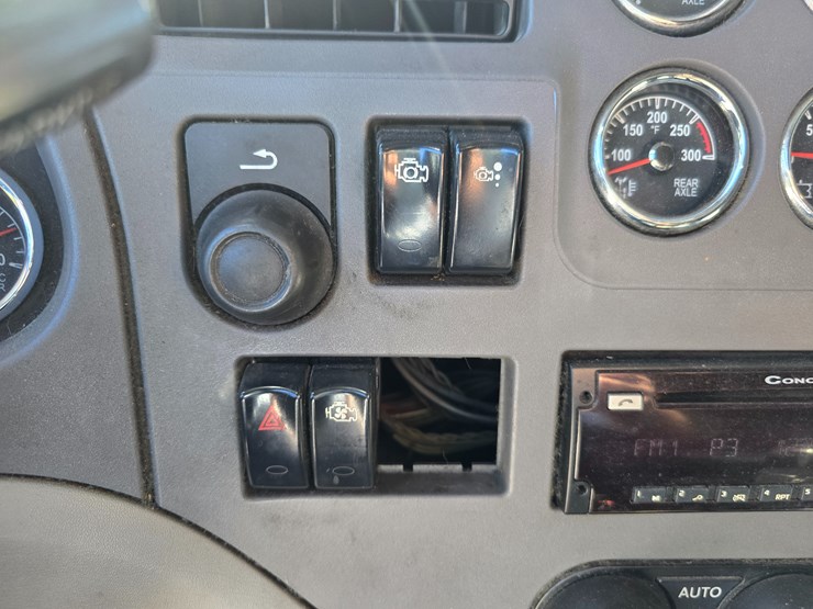 peterbilt-579-image-78