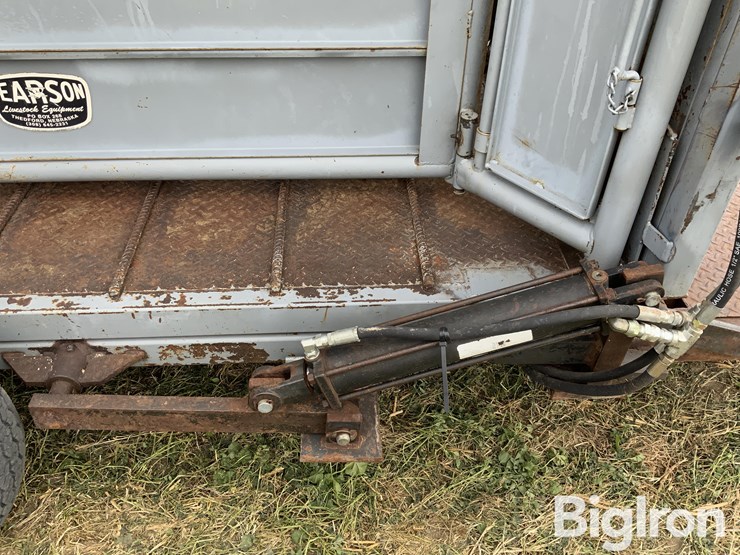 pearson-portable-hydraulic-squeeze-chute-image-18