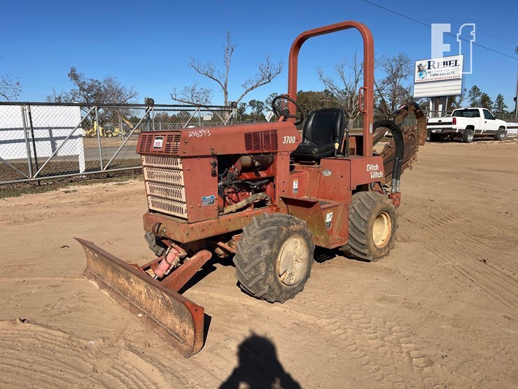 2004-ditch-witch-3700-image-8