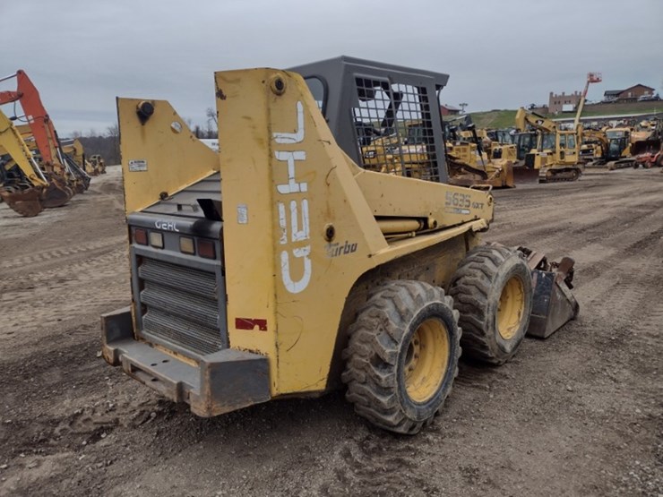 gehl-5635sxt-image-22