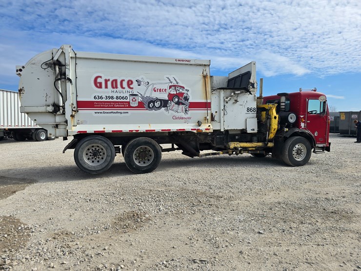 2003-peterbilt-320-image-30