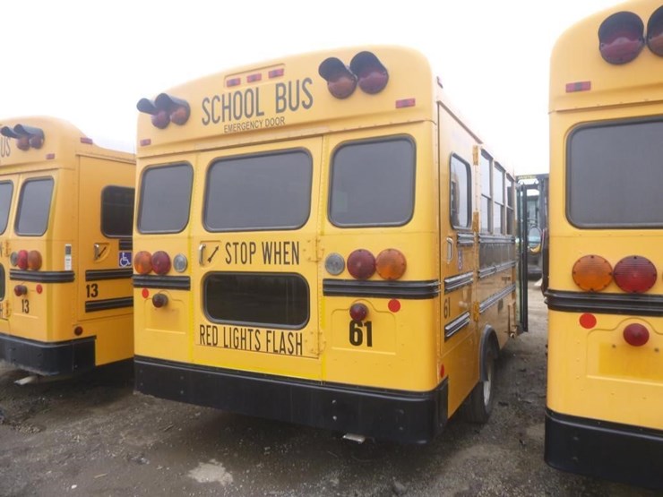 2004-ford-e450-image-3