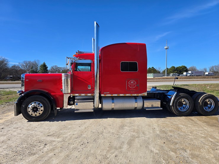 2005-peterbilt-379-image-9