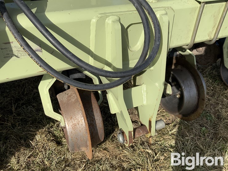 2013-orthman-12r30”-1tripr-strip-till-machine-image-10