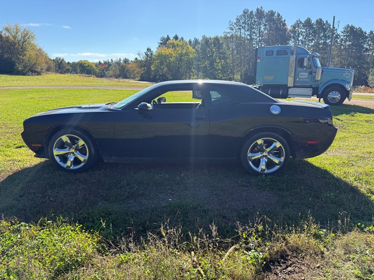 #1735-•-2013-dodge-challenger-(wi-title-in-delay)-(black-river-falls,-wi)-image-7
