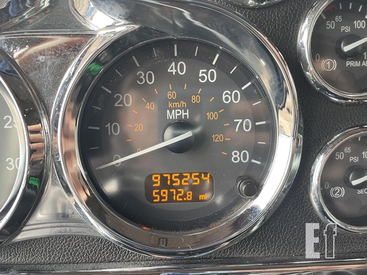 2009-peterbilt-386-image-19