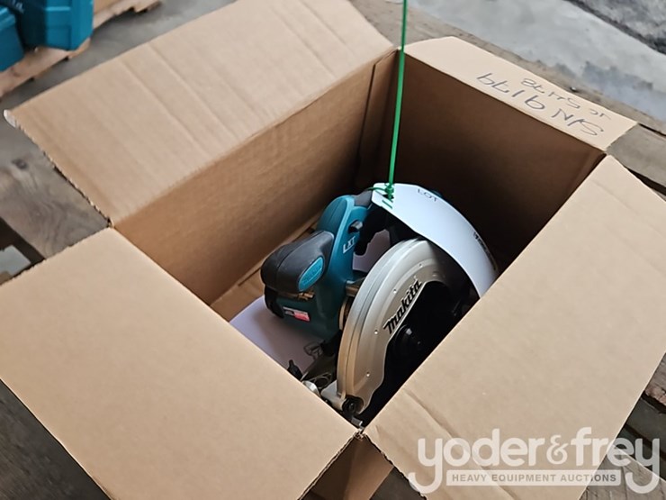 makita-xsh03z-18v-6-1/2"-circular-saw,-cordless,-reconditioned-image-3