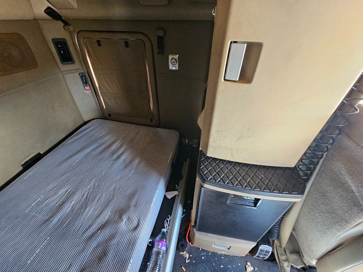 2021-kenworth-t680-image-59