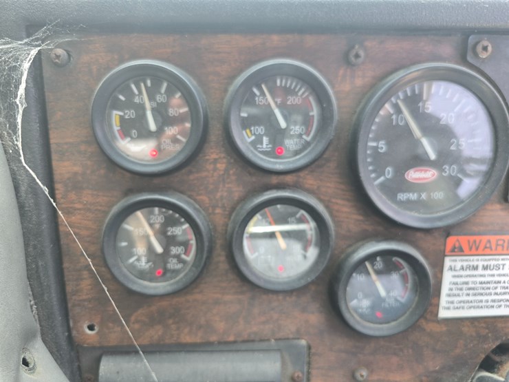 2003-peterbilt-320-image-67